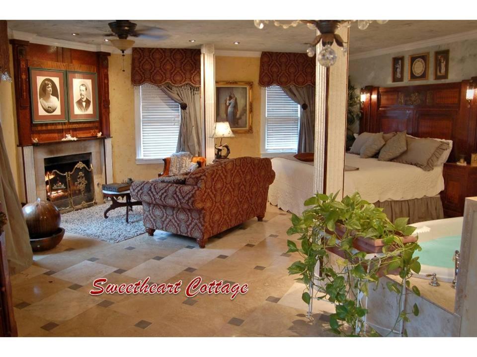 Lockheart Gables Romantic Bed And Breakfast 포트워스 외부 사진